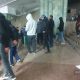 Фото 24.kg. Митингующие ворвались в здание Жогорку Кенеша