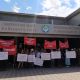 Фото 24.kg. Митинг у здания Первомайского районного суда Бишкека
