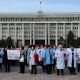 Фото 24.kg. Митинг медиков