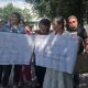 Фото родителей. В поддержку директора собрались родители и учителя, которые недовольны решением курирующих органов